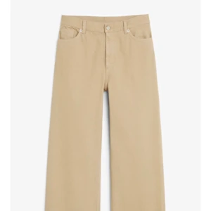 Yoko jeans - Ett par till, kan inte ta bild på mina på då dom e försmå, men de är hela och fina.