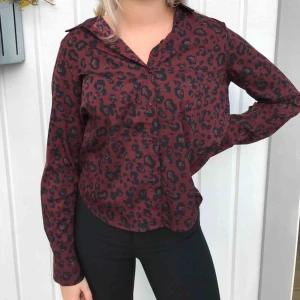  - Liten i storleken - den är mer en S Använd 1 gång Köpt för 400 kr 