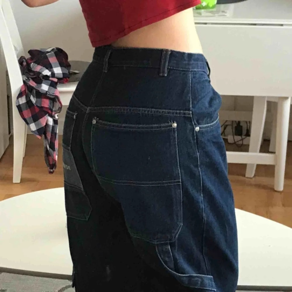 Kolla baggy jeans skynda fynda! Köpta på humana ;)) skriv för frågor, möts gärna upp. Jeans & Byxor.