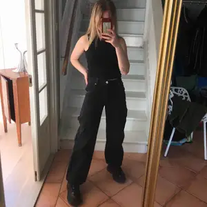 really nice jeans, i’m 164cm and delivery is not included