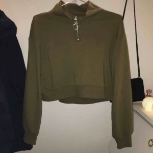  - Mysig grön tröja, säljer pga att jag har tröttnat på den.  💚🍀
