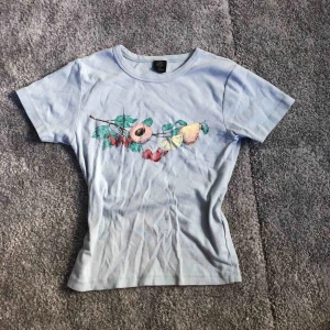  - Jätte fin kortärmad, aldrig använd