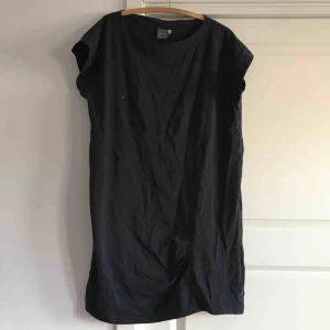  - Oversize tshirtklänning fr House of Lola