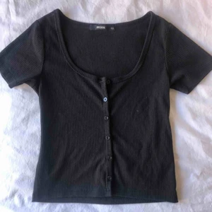  - Jättefin topp, knapparna kan öppnas 💗