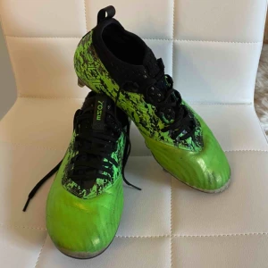  - Fotbollsskor med dobbar i strl 41 från puma :)) Gröna och svarta. Frakt tillkommer ⚽️