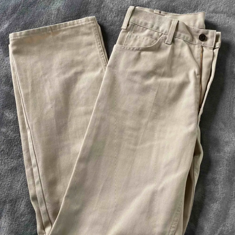 Levis byxor, köpta på Plick men aldrig använda pga för liten storlek. Jättefina. Jeans & Byxor.