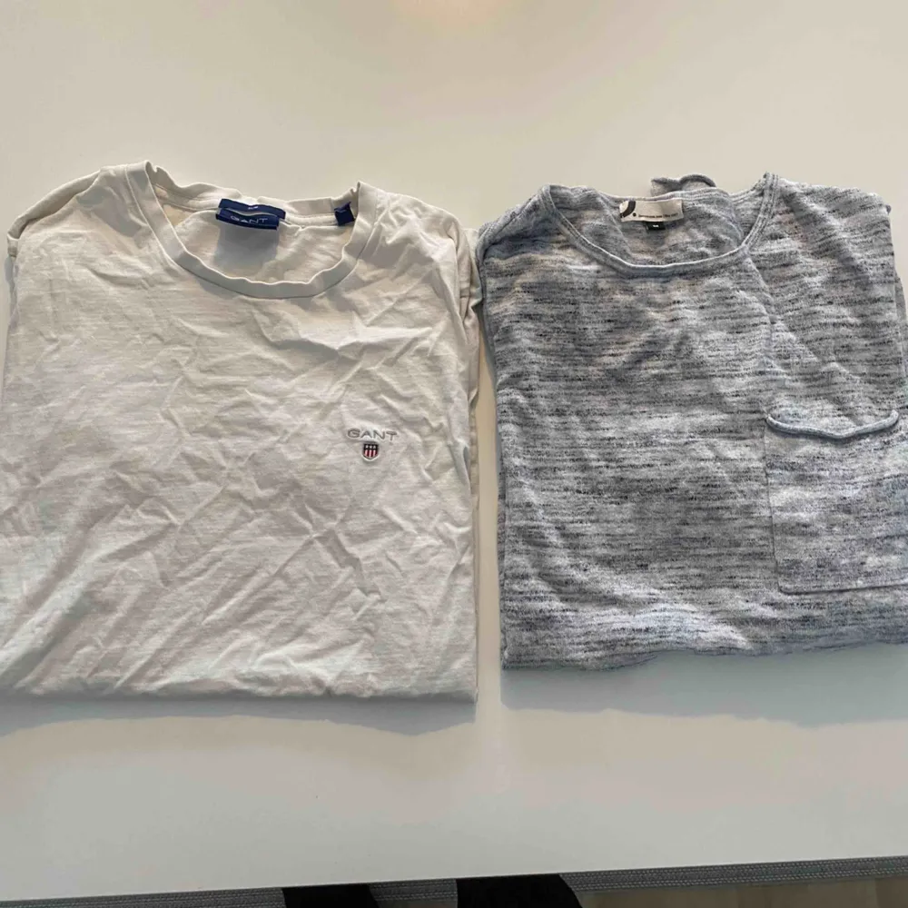 Från vänster: Vit t-shirt (ostruken) från Gant. Fint skick!  Långärmad t-shirt från Dressman i väldigt fint skick.. T-shirts.