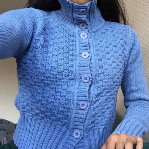  - Skön cardigan med justerbar krage! 