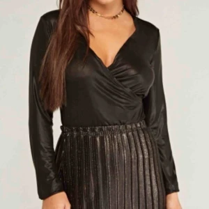  - Helt ny topp Oanvänd pga köp av dubbletter  45:-  Köparen står för frakt 