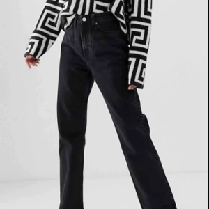  - Snygga jeans från Weekday! Längd 30. Bra skick. Pris kan diskuteras