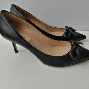  - Valentino Garavani pumps, very good condition, dustbag, 100%authentic, size 36.5, insole 24cm, high heels 6cm, write me for more info and pics 😊
