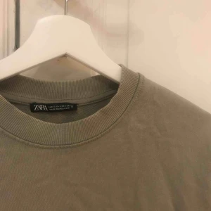  - Sweater från Zara!  Oanvänd, passar m (är lite oversized) Du står för frakten! 💕