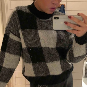  - Stickad tröja från bershka, använd fåtal gånger. +frakt💖 KÖPT FÖR 599kr