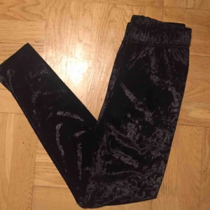  - Sammetstights i mycket gott skick (typ nyskick) i storlek S! 