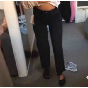  - Använda Max 3 ggr, är ungefär 2 månader gamla och ser helt nya ut.  Ord.pris 300