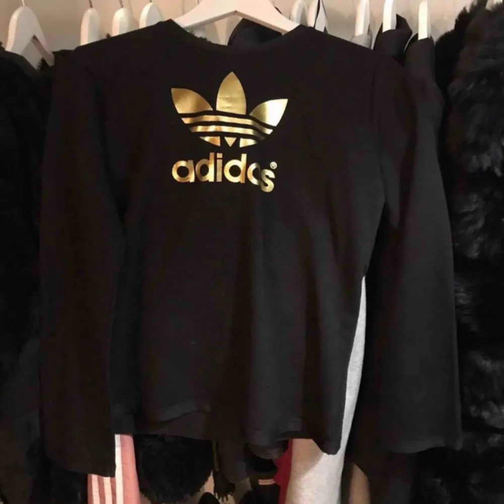 Adidas tröja aldrig använd strl S. Tröjor & Koftor.