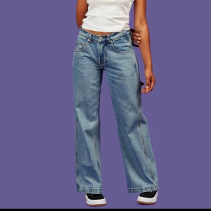  - Ett par svinsnygga UNIF X-Jean i storlek 31, måtten är midja 78 cm, höfter 104 cm och benen från midjan är 99 cm.  Helt oanvända och alla lappar är kvar, nypris cirka 1100kr inklusive frakt. Frakt tillkommer med kan också mötas i Stockholm ♥️