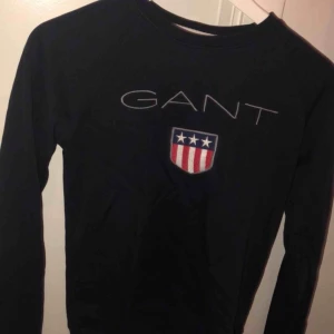  - Gant tröja i väldigt bra skick. Använts ett fåtal gånger. Orginalpris: 999kr