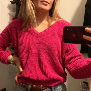  - stickad tröja från NAKD, köptes förra året och inte särskilt väl använd. Fortfarande fin! (köpare står för frakt)