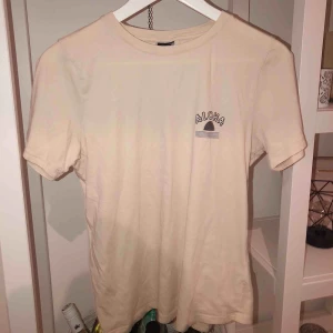  - T-shirt från Gina Strl M 50kr