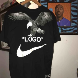  - Off-White x NikeLabs, storlek L, tvättad endast ett fåtal gånger, köpt på Sneakersnstuff på droppet, 100% bomull, pris kan diskuteras