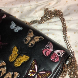 Gullig väska - Fin väska med fjärilar, 80kr + 66kr frakt 