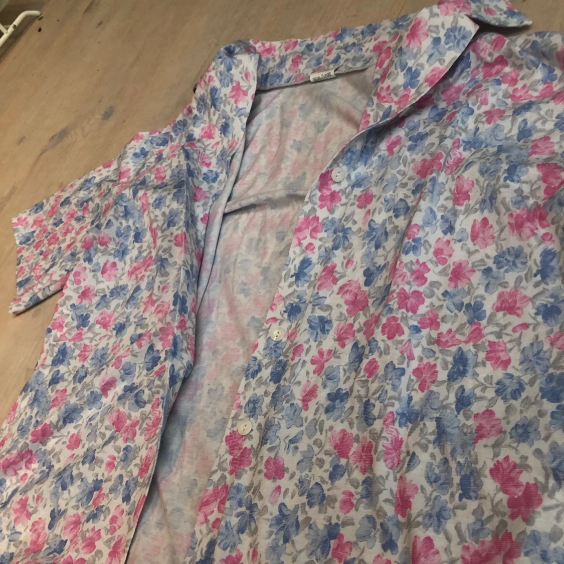 Blommig skjorta! - 91