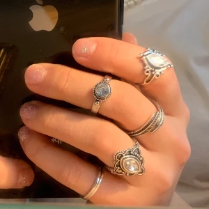 ringar - 7st ringar som säljs tillsammans. Tyvärr inte silver. Betalningen sker via swish🌾✨