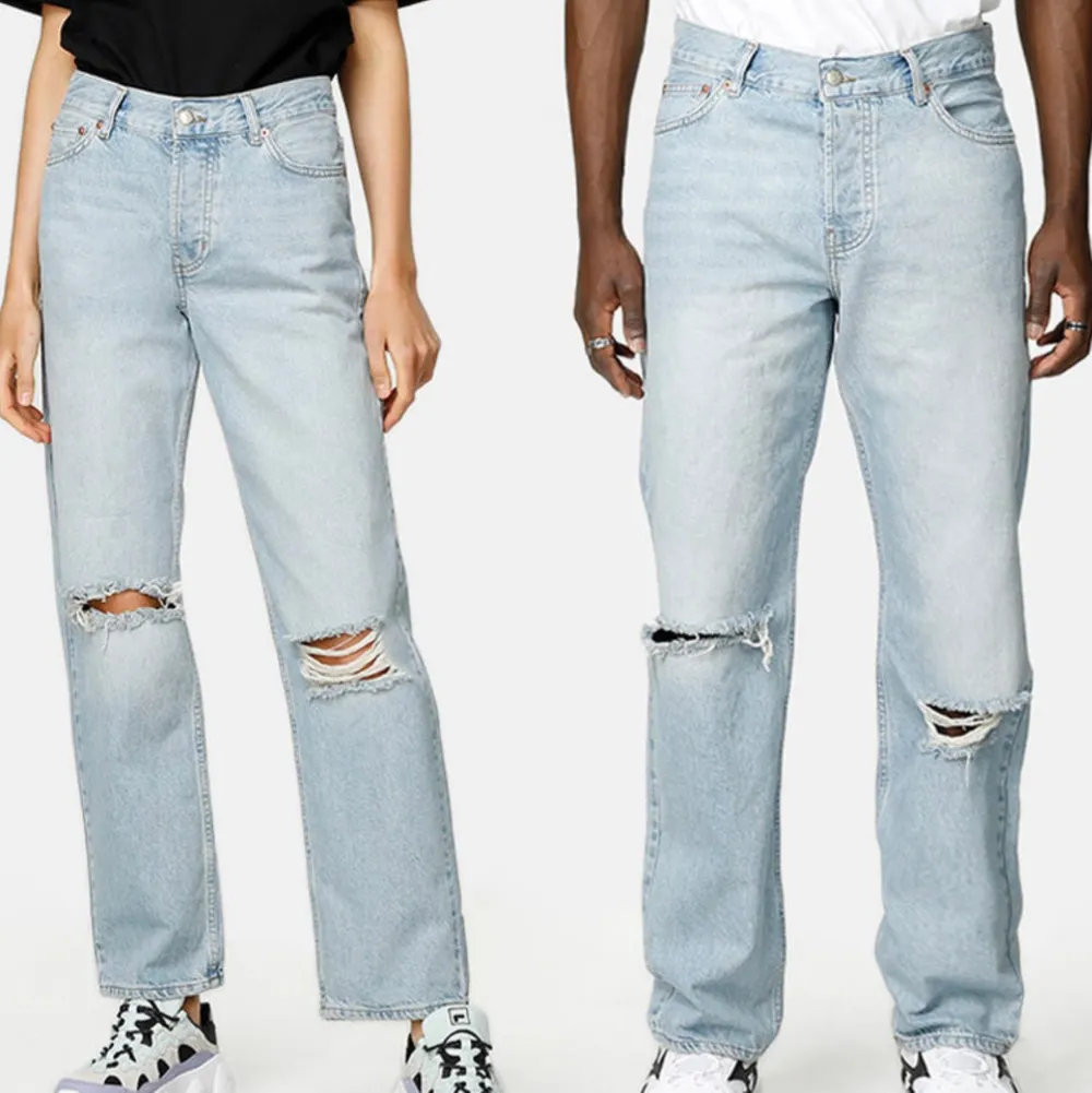 Blåa slitna straightleg jeans från junkyard! Ser nästintill likadana ut som ginas 90s high waist! Modellen är unisex men sitter bra ändå, jag är 170 och byxorna går ner på skorna! Storlek 28. Nästintill helt oanvända. 250+66kr eller bud!💕. Jeans & Byxor.