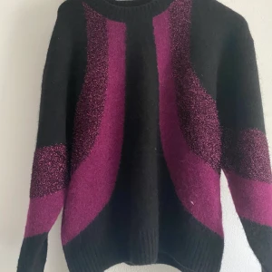 Stickad tröja - Stickad tröja från and order Stories. Använd ca 1 gång så är så gott som helt ny. Superfint och skönt material.   Köparen står för frakten⭐️