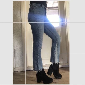 Weekday jeans strl 24 - Skitsnygga jeans från weekday i storlek 24, modell KICK. Sparsamt använda. Säljs då dom tyvärr blivit för små...