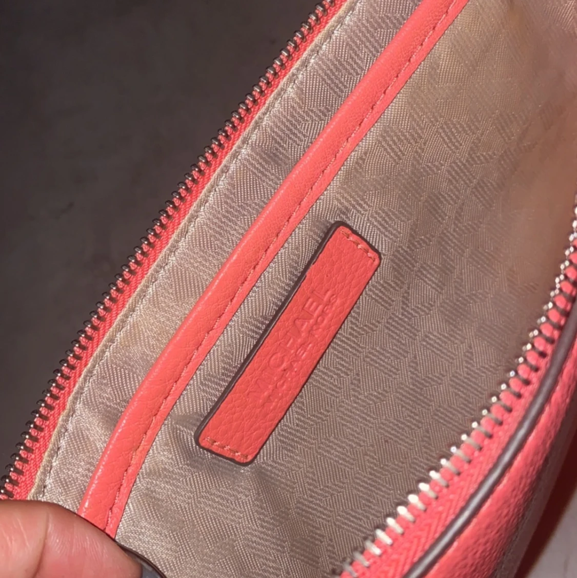 Michael kors kuvert väska  - 91