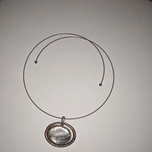 Halsband - Halsband själv låsande runt halsen, super din Aten som skummar i blått, lila, grönt och guld.Alla smycken ta 3 betala för 2. Billigaste på köpet