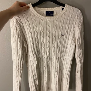 GANT KABELSTICKAD - Använt skick men fortfarande fint skick. 