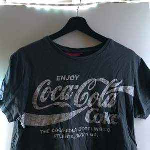 En Coca-Cola T-shirt aldrig använd! Köparen står för frakt och meddela om du har frågor! Pris kan diskuteras!