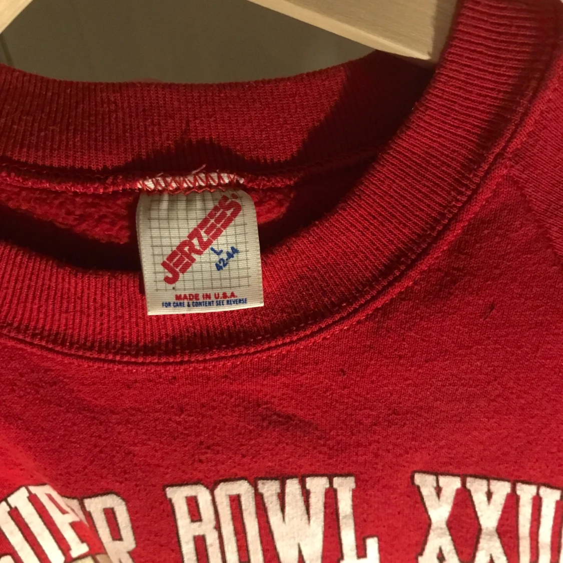 Röd collegetröja från Beyond Retro, L - 90