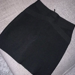 Svart kjol från bikbok! - Svart kjol från bikbok. Frakt tillkommer 