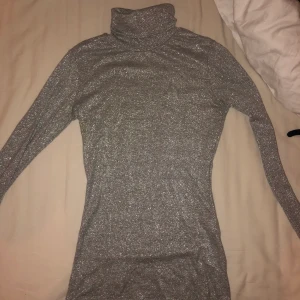 Glittrig turtleneck - Funkar även till Medium
