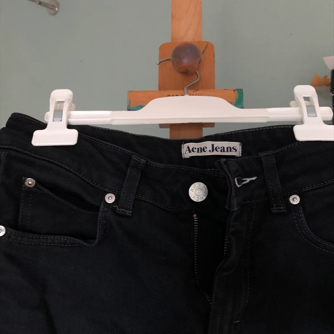 Svarta lowwaist Acne jeans storlek 28/34  - 91