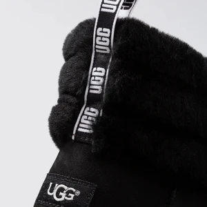 Uggs - Svarta uggs i unik modell köpta förra året. Använda fåtalggång, i princip i nyskick.