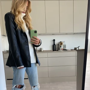 Skinnkavaj PU  - Endast testad på denna bild. Frakt tillkommer