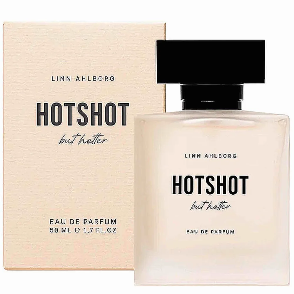 Säljer min helt oanvända Linn Ahlborg parfym ”Hot Shot But Hotter”  Ligger kvar i sin obruten förpackning då jag köpte 2 men inte tyckte om doften. Säljer den för inköpspris + frakt . Övrigt.