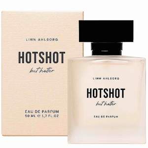 Säljer min helt oanvända Linn Ahlborg parfym ”Hot Shot But Hotter”  Ligger kvar i sin obruten förpackning då jag köpte 2 men inte tyckte om doften. Säljer den för inköpspris + frakt 