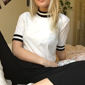 Sportig topp - Sportig topp från Monki, knappt använd✨