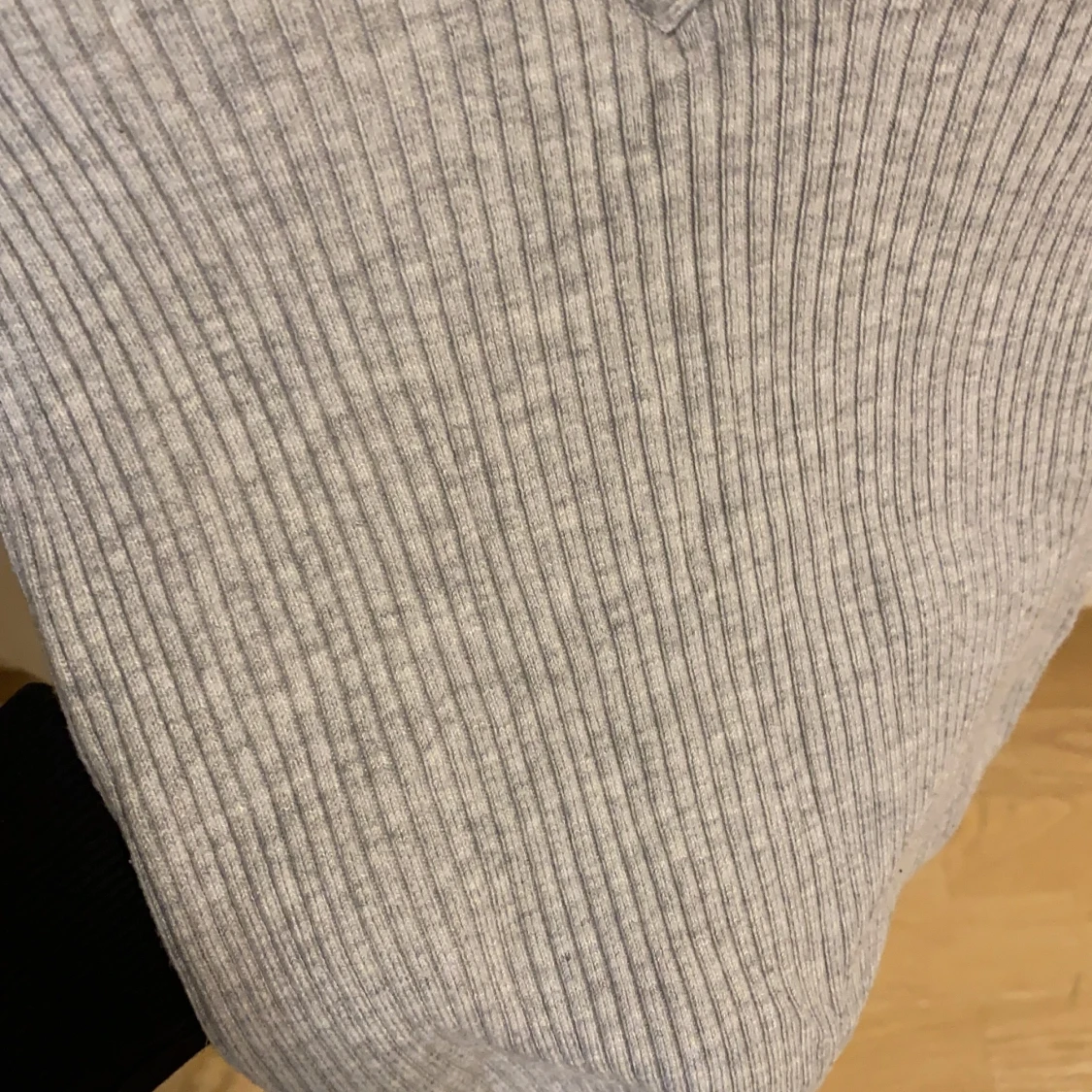 Ljusgrå stickad tröja  - 90