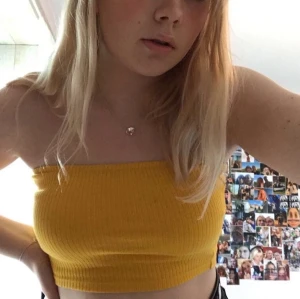 Ribbad tube top srlk S - Snygg tube top från Urban Outfitters! Ett perfekt plagg till sommaren i väldigt bra skick. Köparen står för frakten💕