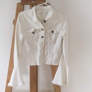 Cool white jeans jacket, good condition, flare arms. Sits tight.