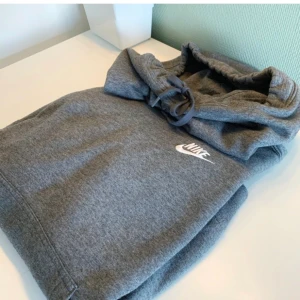 Grå nike hoodie! - Snygg hoodie från nike 