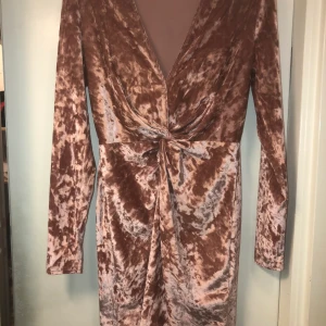 Nelly Dress - Rosa klänning från Nelly. Använd 1 gång. 