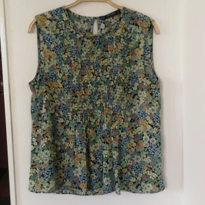 Zara blouse medium size - Zara floral blouse, medium size